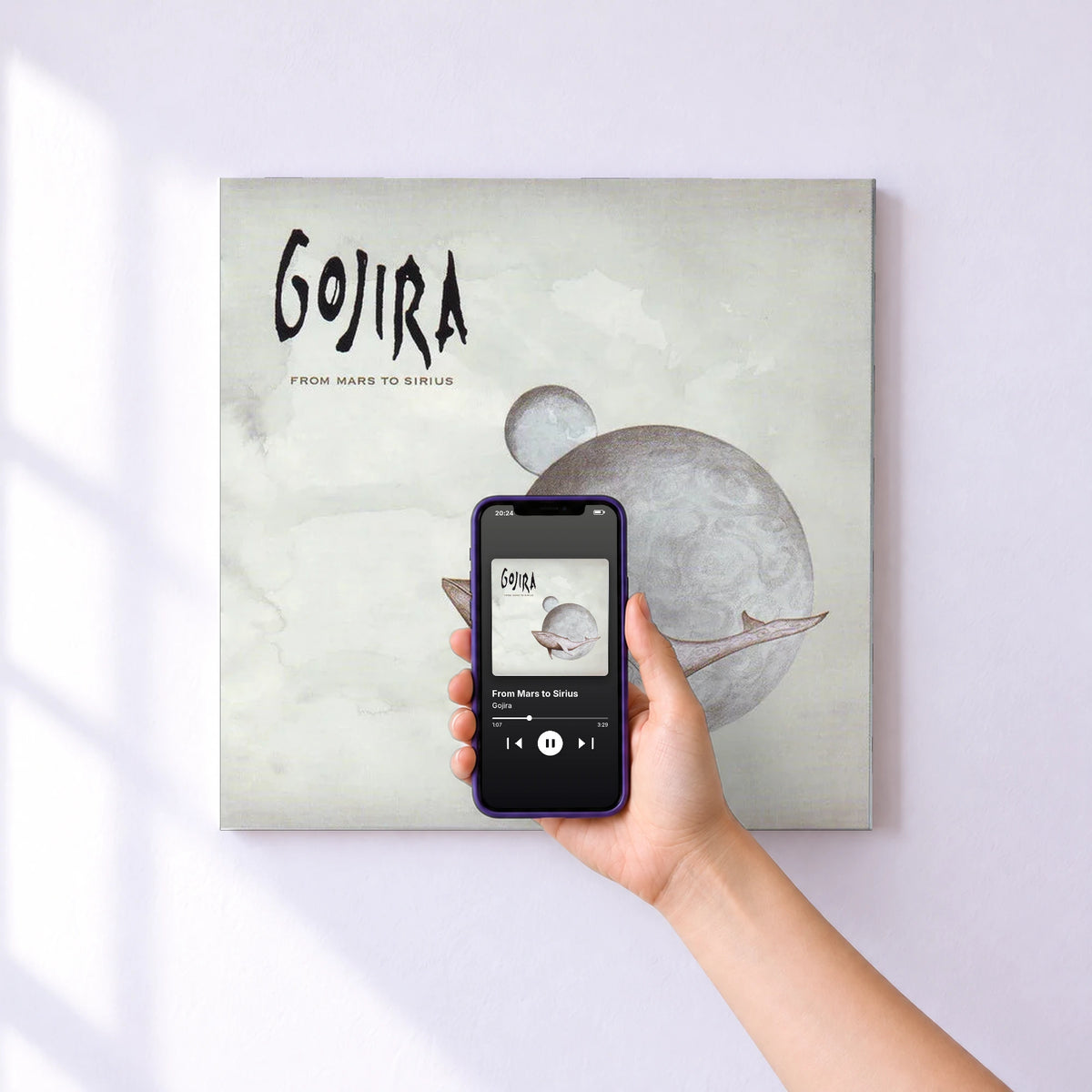 Affiche connectée From Mars to Sirius de Gojira au mur : l'album se lance en approchant le téléphone