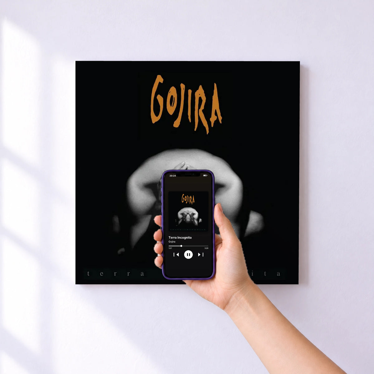 Affiche connectée Terra Incognita de Gojira au mur : l'album se lance en approchant le téléphone