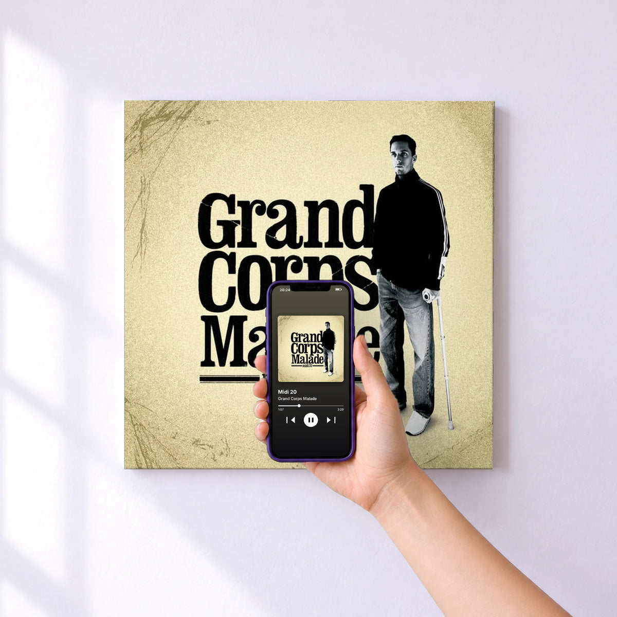 Affiche connectée Midi 20 de Grand Corps Malade au mur : l'album se lance en approchant le téléphone