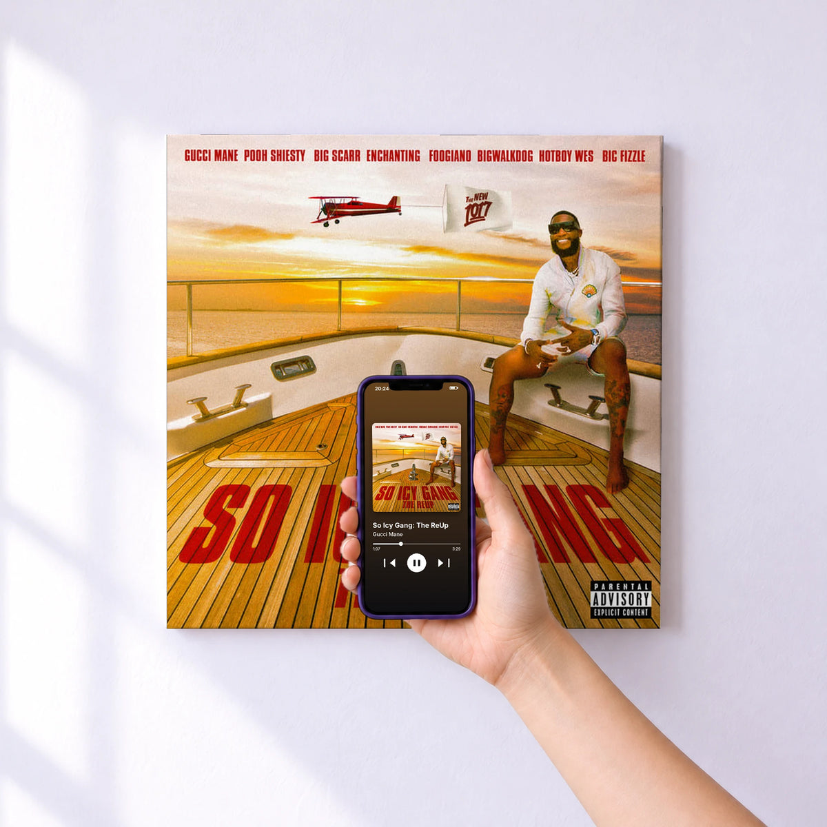 Affiche connectée So Icy Gang: The ReUp de Gucci Mane au mur : l'album se lance en approchant le téléphone