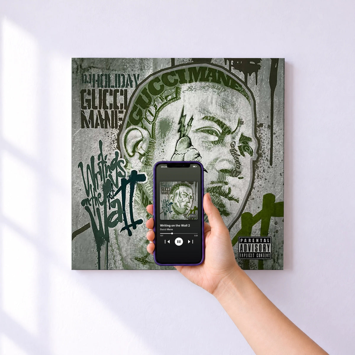 Affiche connectée Writing on the Wall 2 de Gucci Mane au mur : l'album se lance en approchant le téléphone