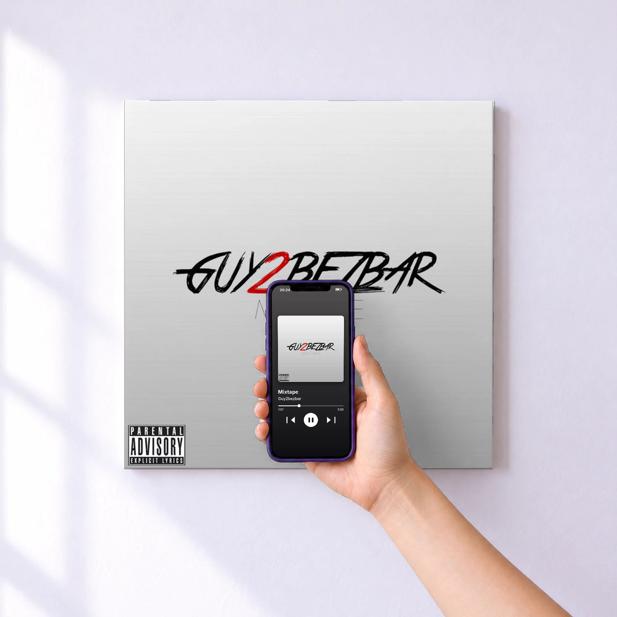 Affiche connectée Mixtape de Guy2bezbar au mur : l'album se lance en approchant le téléphone