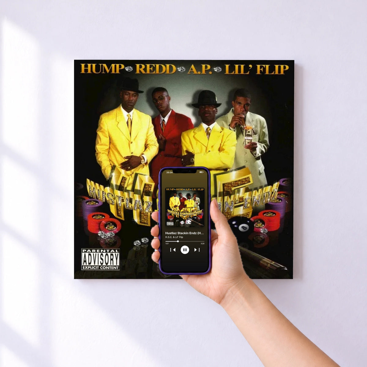 Affiche connectée Hustlaz Stackin Endz (H.S.E.) de H.S.E. & Lil' Flip au mur : l'album se lance en approchant le téléphone