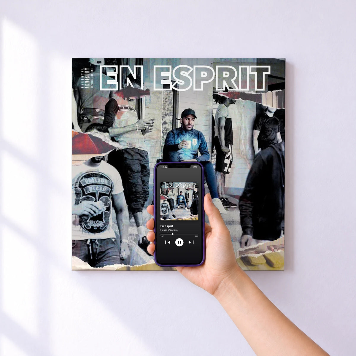 Affiche connectée En esprit de Heuss L'enfoiré au mur : l'album se lance en approchant le téléphone