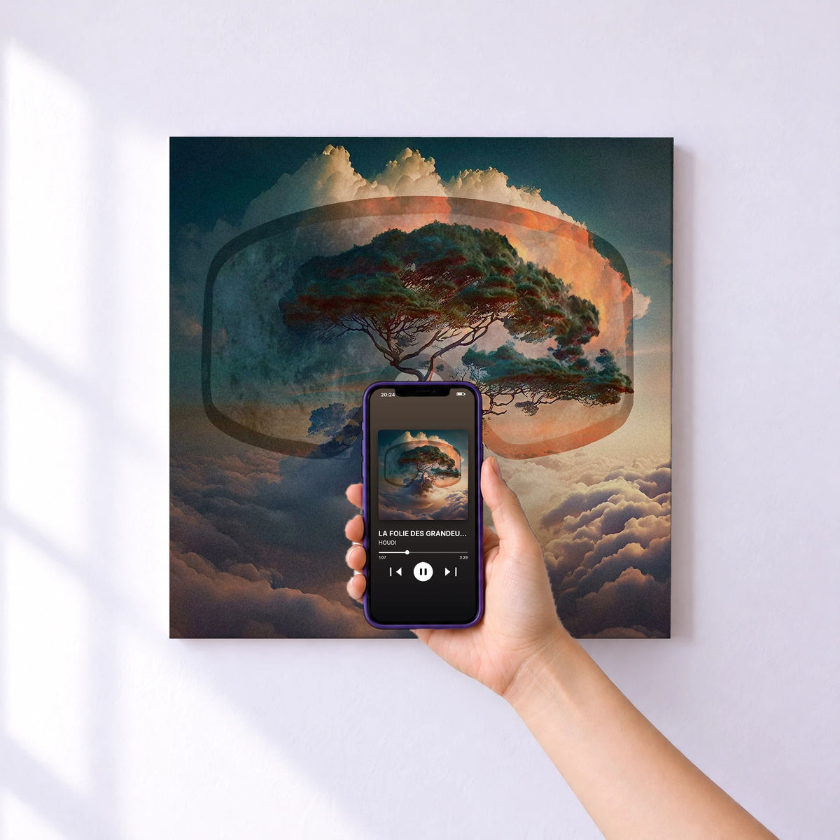 Affiche connectée LA FOLIE DES GRANDEURS de HOUDI au mur : l'album se lance en approchant le téléphone