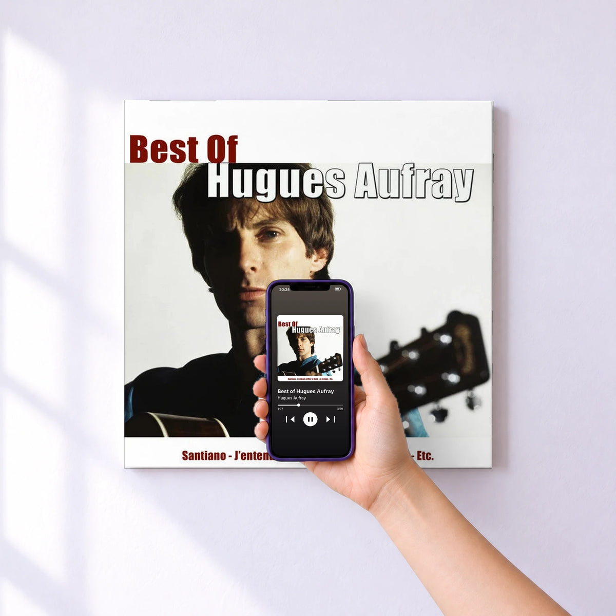 Affiche connectée Best of Hugues Aufray de Hugues Aufray au mur : l'album se lance en approchant le téléphone