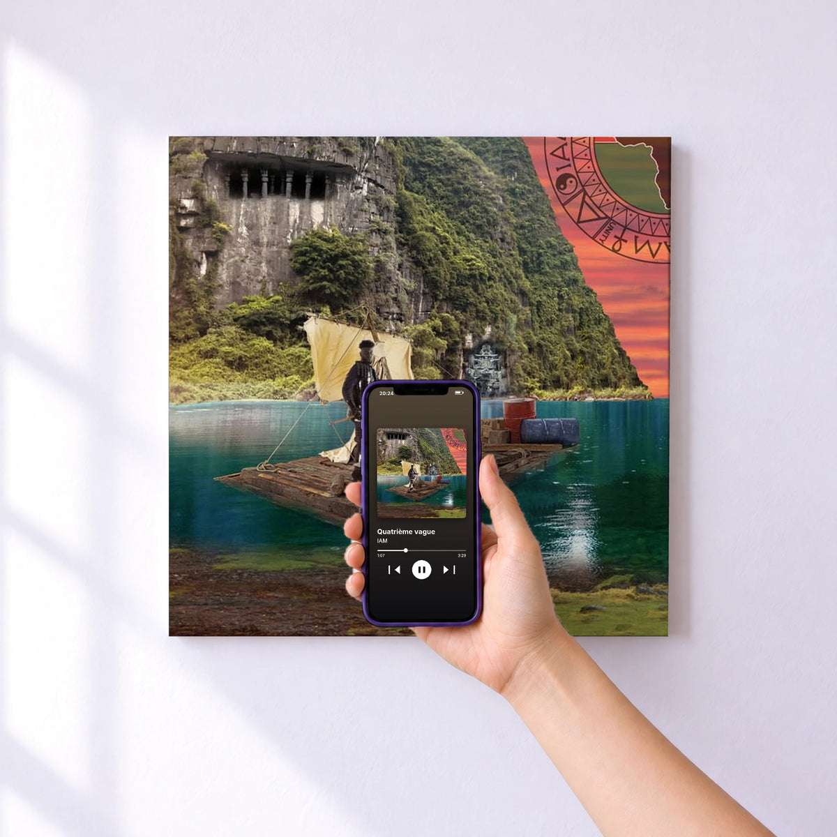 Affiche connectée Quatrième vague de IAM au mur : l'album se lance en approchant le téléphone