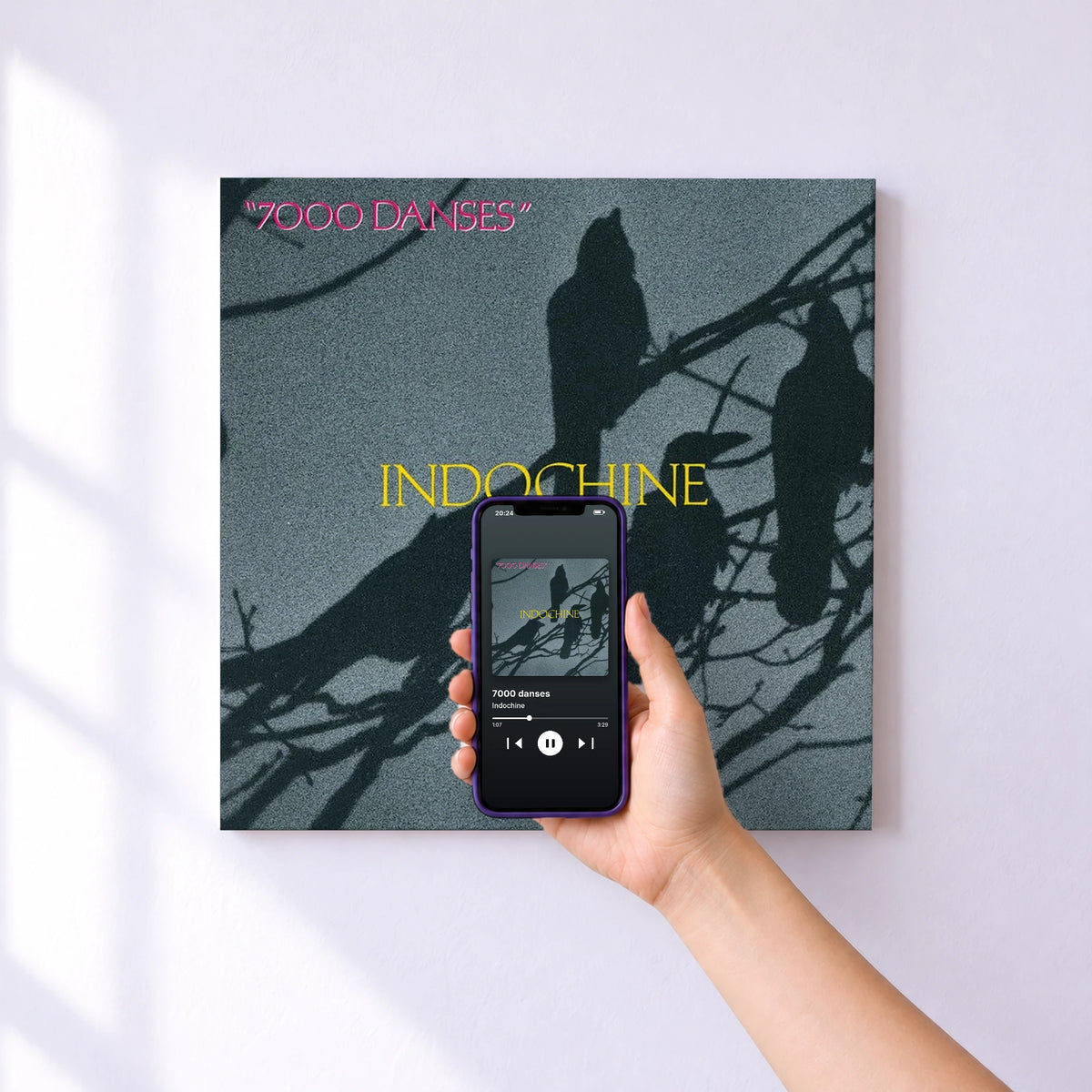 Affiche connectée 7000 danses de Indochine au mur : l'album se lance en approchant le téléphone