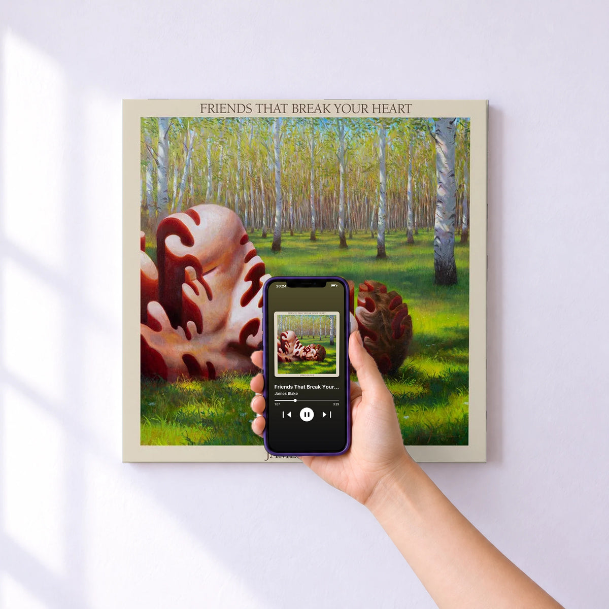 Affiche connectée Friends That Break Your Heart (Bonus) de James Blake au mur : l'album se lance en approchant le téléphone