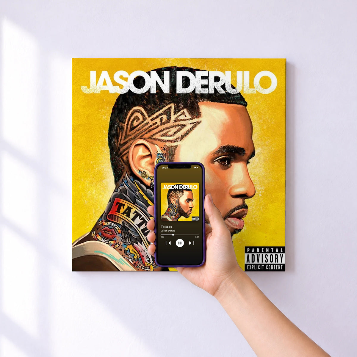 Affiche connectée Tattoos de Jason Derulo au mur : l'album se lance en approchant le téléphone
