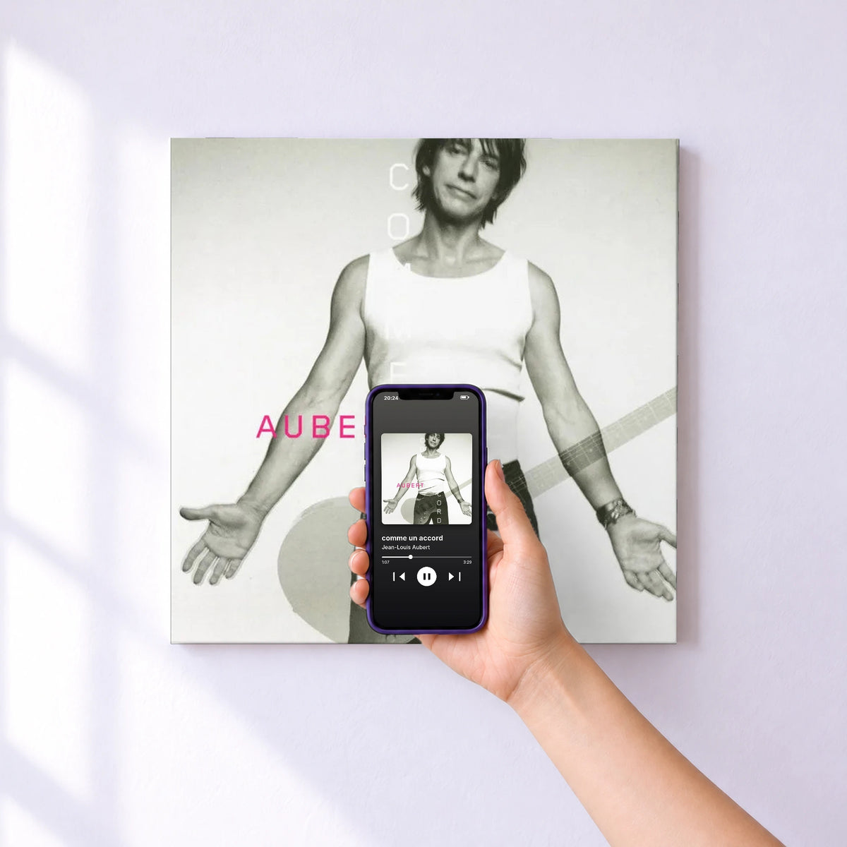 Affiche connectée comme un accord de Jean-Louis Aubert au mur : l'album se lance en approchant le téléphone