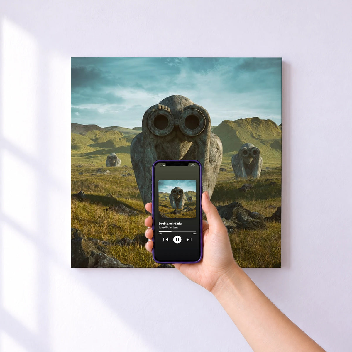 Affiche connectée Equinoxe Infinity de Jean-Michel Jarre au mur : l'album se lance en approchant le téléphone