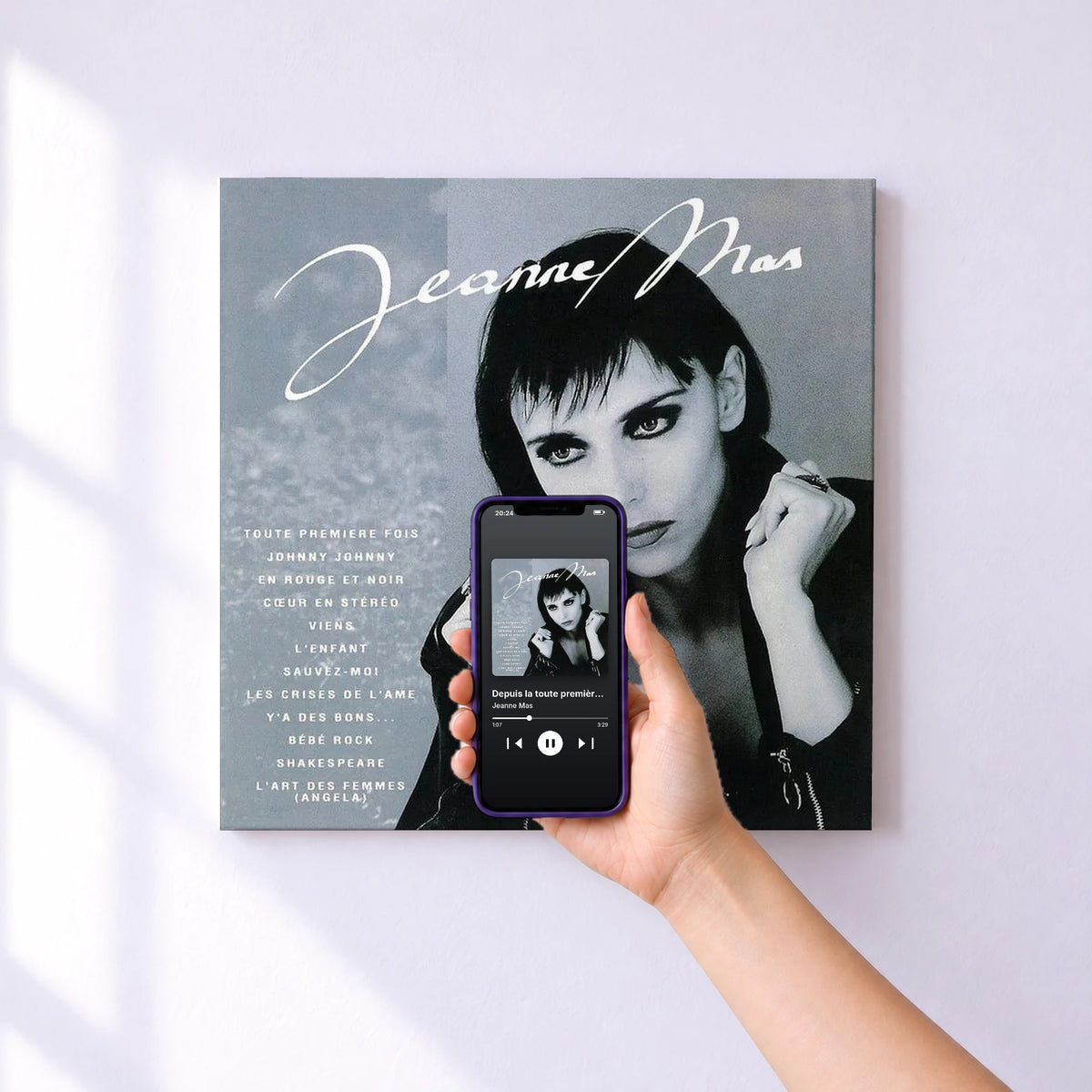 Affiche connectée Depuis la toute première fois de Jeanne Mas au mur : l'album se lance en approchant le téléphone