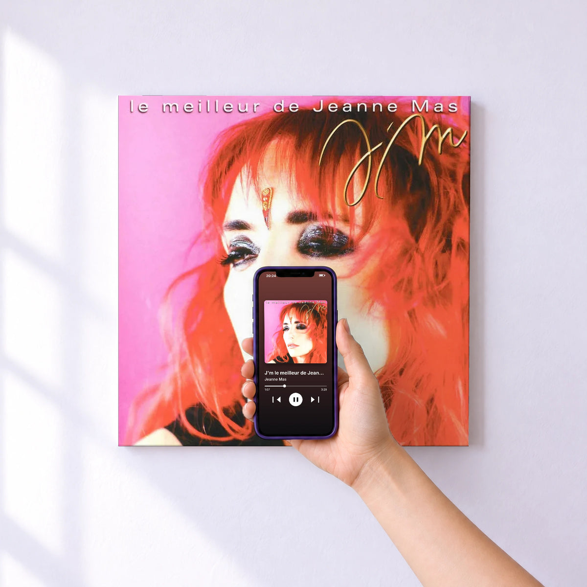 Affiche connectée J'm le meilleur de Jeanne Mas de Jeanne Mas au mur : l'album se lance en approchant le téléphone