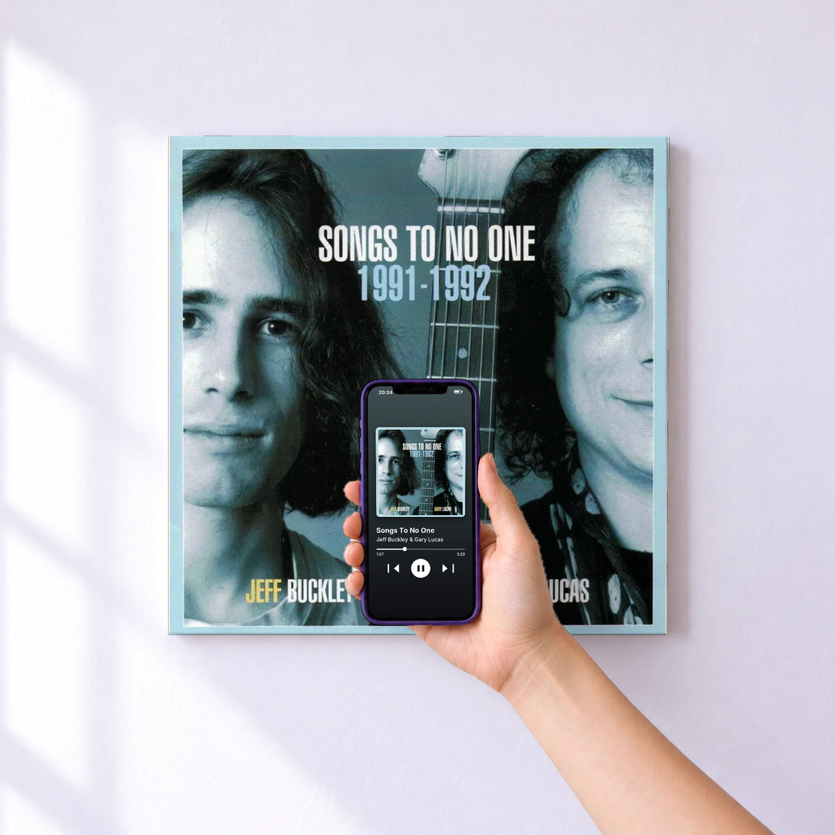 Affiche connectée Songs To No One de Jeff Buckley & Gary Lucas au mur : l'album se lance en approchant le téléphone