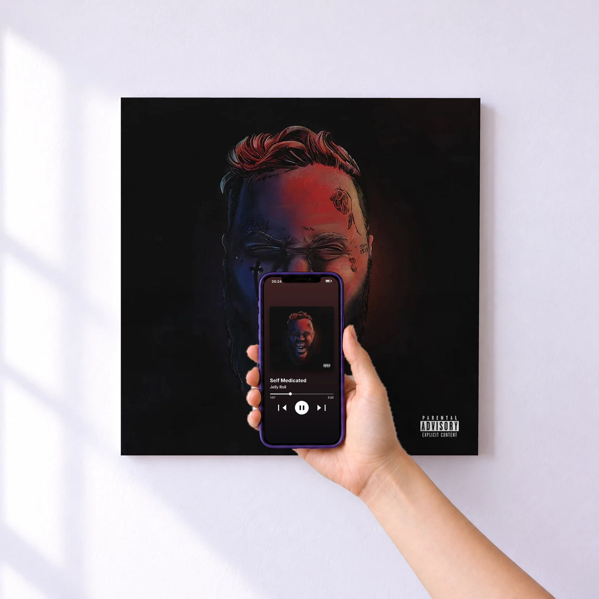 Affiche connectée Self Medicated de Jelly Roll au mur : l'album se lance en approchant le téléphone