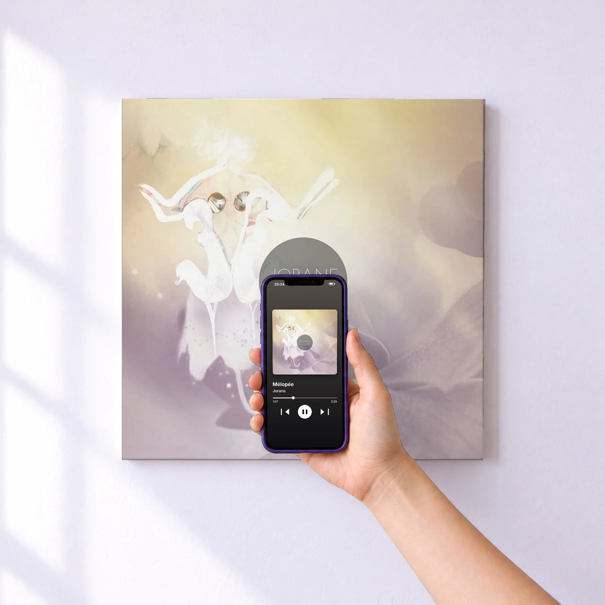 Affiche connectée Mélopée de Jorane au mur : l'album se lance en approchant le téléphone