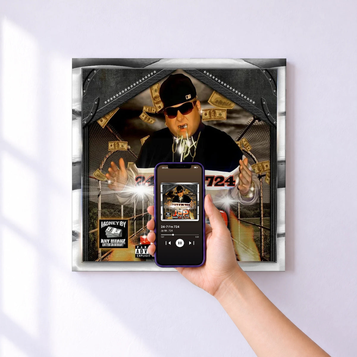 Affiche connectée 24-7 I'm 724 de Jp Mr. 724 au mur : l'album se lance en approchant le téléphone