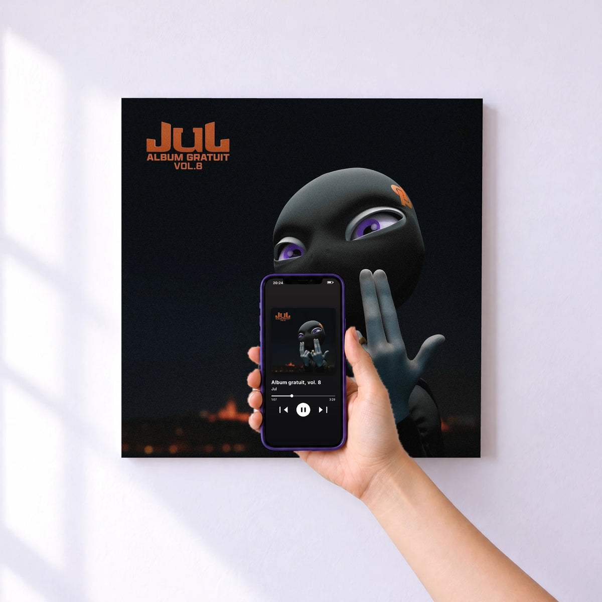 Affiche connectée Album gratuit, vol. 8 de Jul au mur : l'album se lance en approchant le téléphone