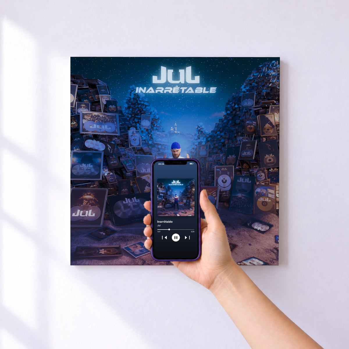 Affiche connectée Inarrêtable de Jul au mur : l'album se lance en approchant le téléphone