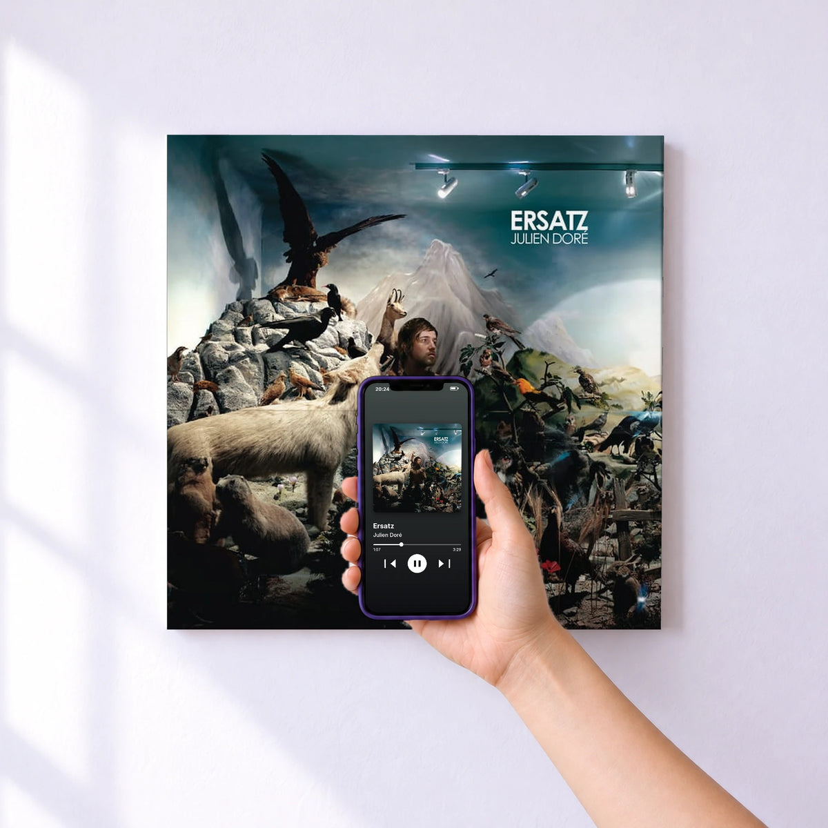Affiche connectée Ersatz de Julien Doré au mur : l'album se lance en approchant le téléphone