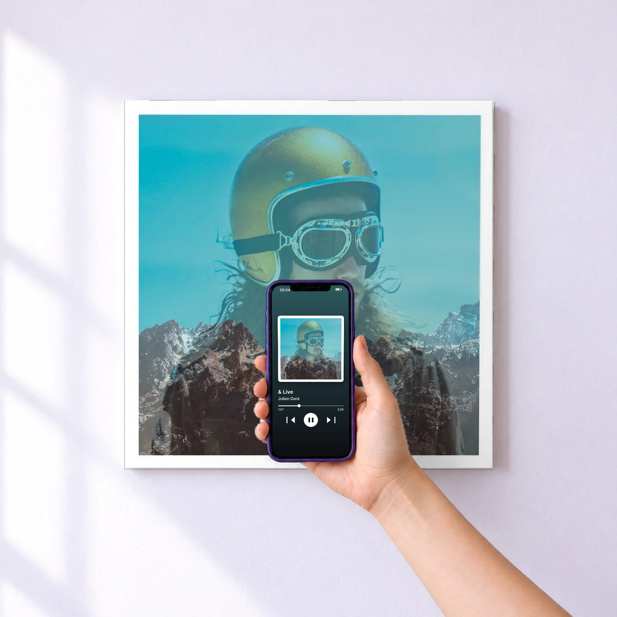 Affiche connectée & Live de Julien Doré au mur : l'album se lance en approchant le téléphone