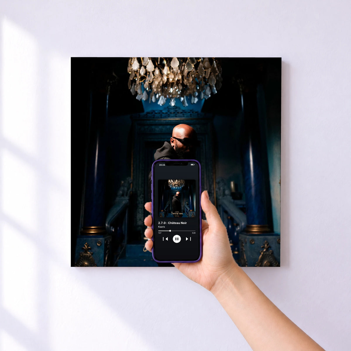 Affiche connectée 2.7.0 : Château Noir de Kaaris au mur : l'album se lance en approchant le téléphone