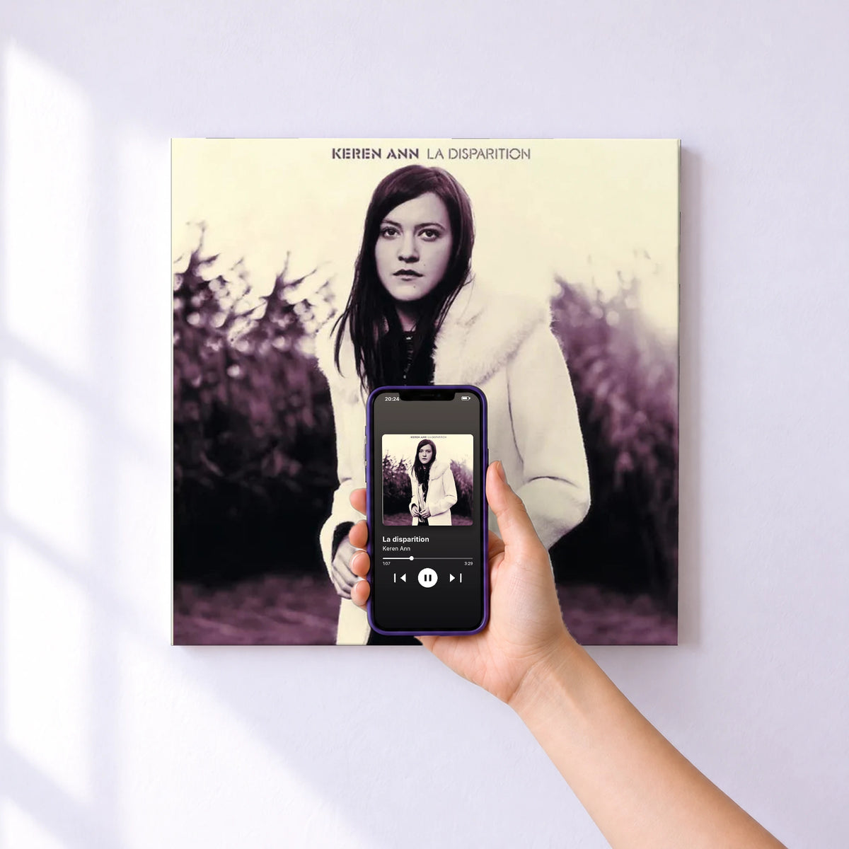 Affiche connectée La disparition de Keren Ann au mur : l'album se lance en approchant le téléphone