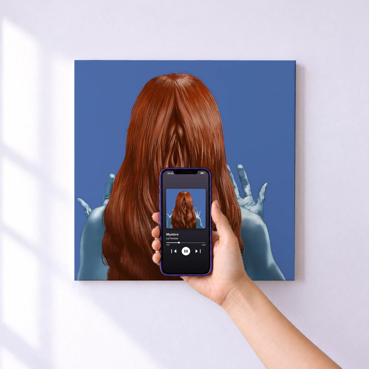 Affiche connectée Mystère de La Femme au mur : l'album se lance en approchant le téléphone