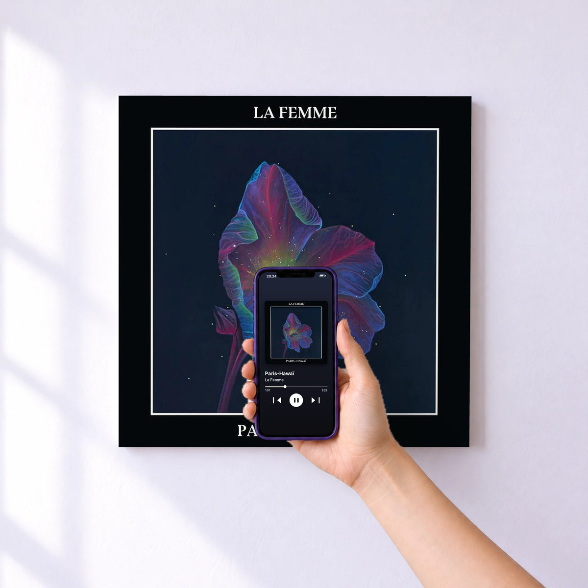 Affiche connectée Paris-Hawaï de La Femme au mur : l'album se lance en approchant le téléphone