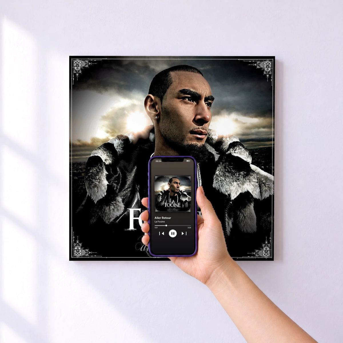 Affiche connectée Aller Retour de La Fouine au mur : l'album se lance en approchant le téléphone
