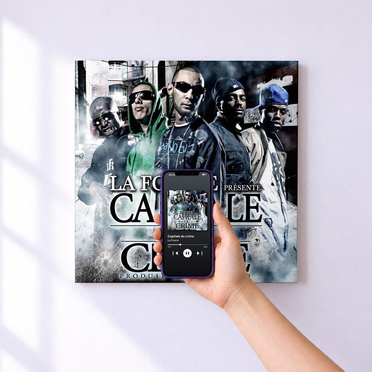 Affiche connectée Capitale du crime de La Fouine au mur : l'album se lance en approchant le téléphone