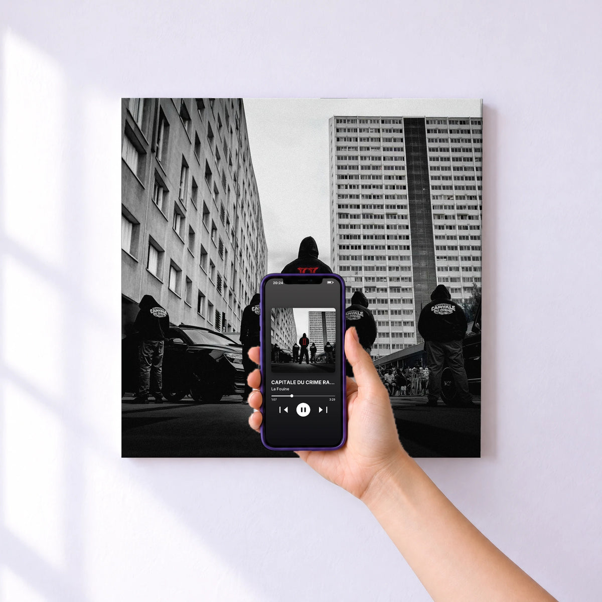 Affiche connectée CAPITALE DU CRIME RADIO, vol. 2 de La Fouine au mur : l'album se lance en approchant le téléphone