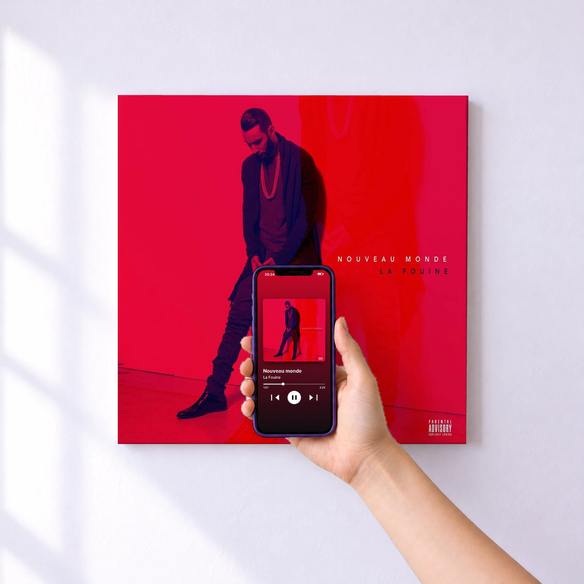 Affiche connectée Nouveau monde de La Fouine au mur : l'album se lance en approchant le téléphone