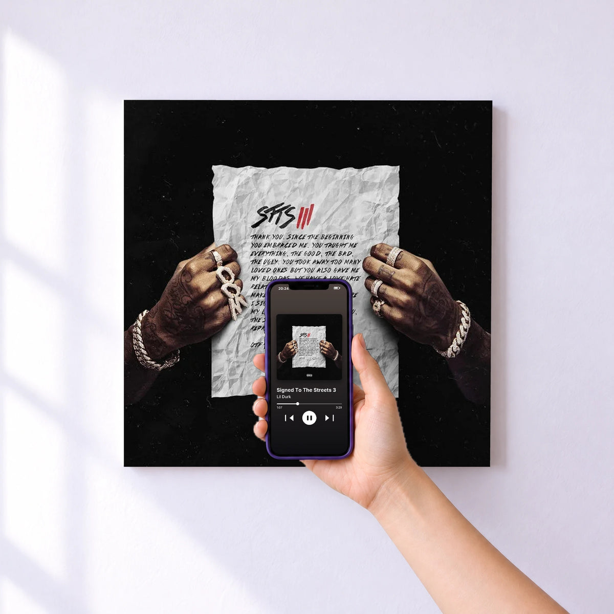 Affiche connectée Signed To The Streets 3 de Lil Durk au mur : l'album se lance en approchant le téléphone