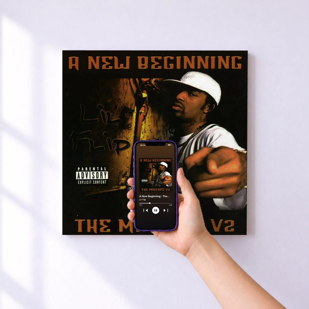 Affiche connectée A New Beginning : The Mixtape de Lil' Flip au mur : l'album se lance en approchant le téléphone