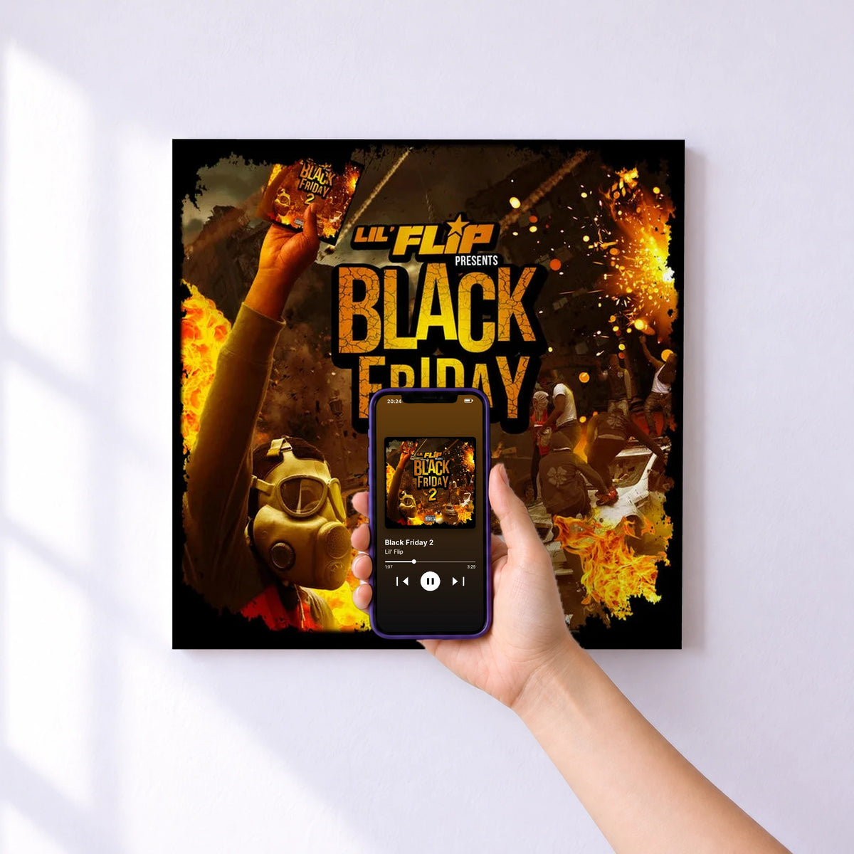 Affiche connectée Black Friday 2 de Lil' Flip au mur : l'album se lance en approchant le téléphone