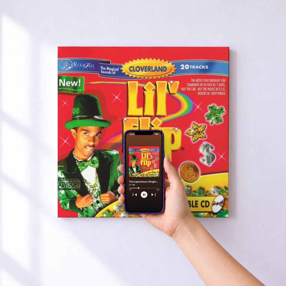 Affiche connectée The Leprechaun (Original Version) de Lil' Flip au mur : l'album se lance en approchant le téléphone
