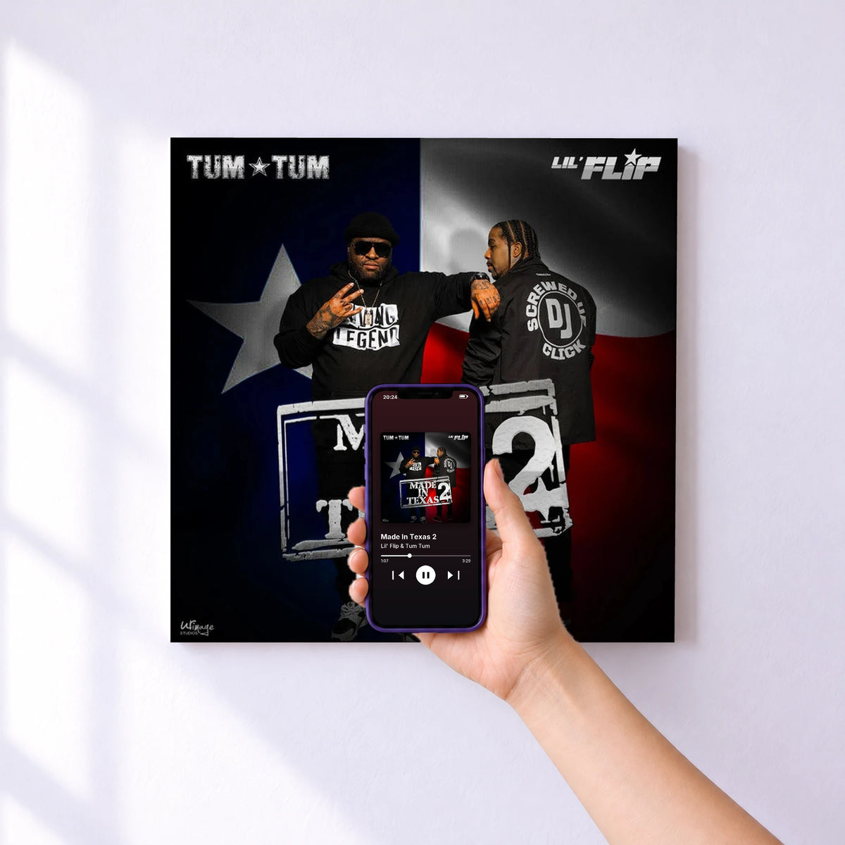 Affiche connectée Made In Texas 2 de Lil' Flip & Tum Tum au mur : l'album se lance en approchant le téléphone
