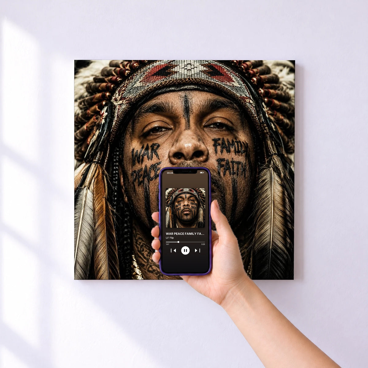 Affiche connectée WAR PEACE FAMILY FAITH de Lil' Flip au mur : l'album se lance en approchant le téléphone