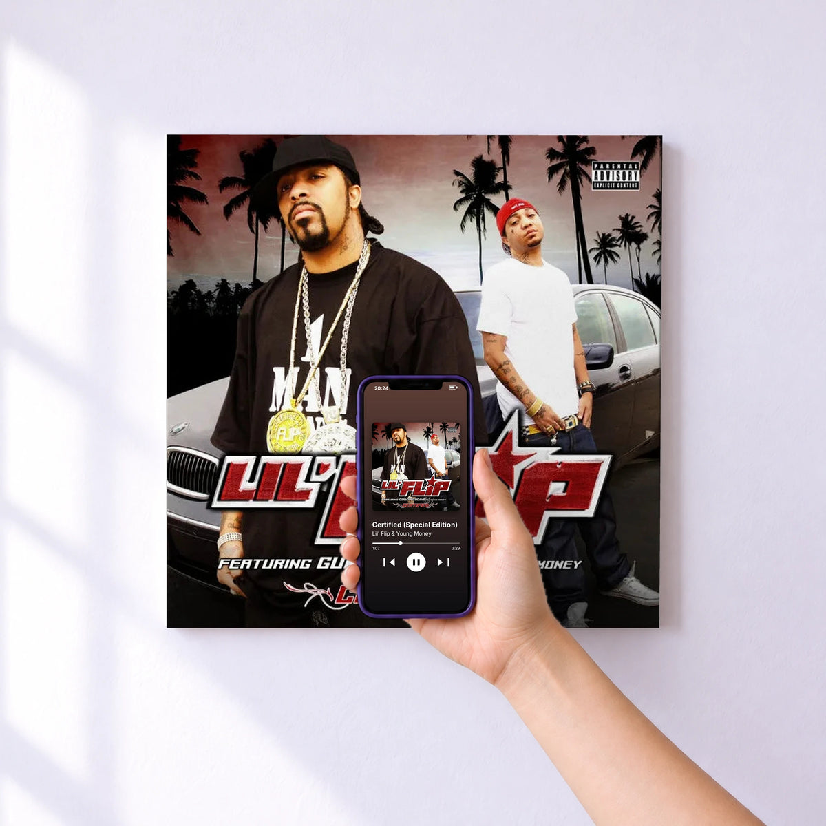 Affiche connectée Certified (Special Edition) de Lil' Flip & Young Money au mur : l'album se lance en approchant le téléphone