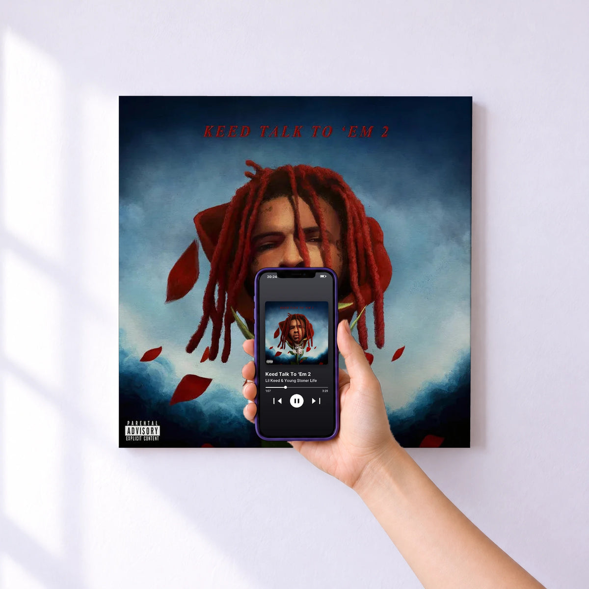 Affiche connectée Keed Talk To ‘Em 2 de Lil Keed & Young Stoner Life au mur : l'album se lance en approchant le téléphone
