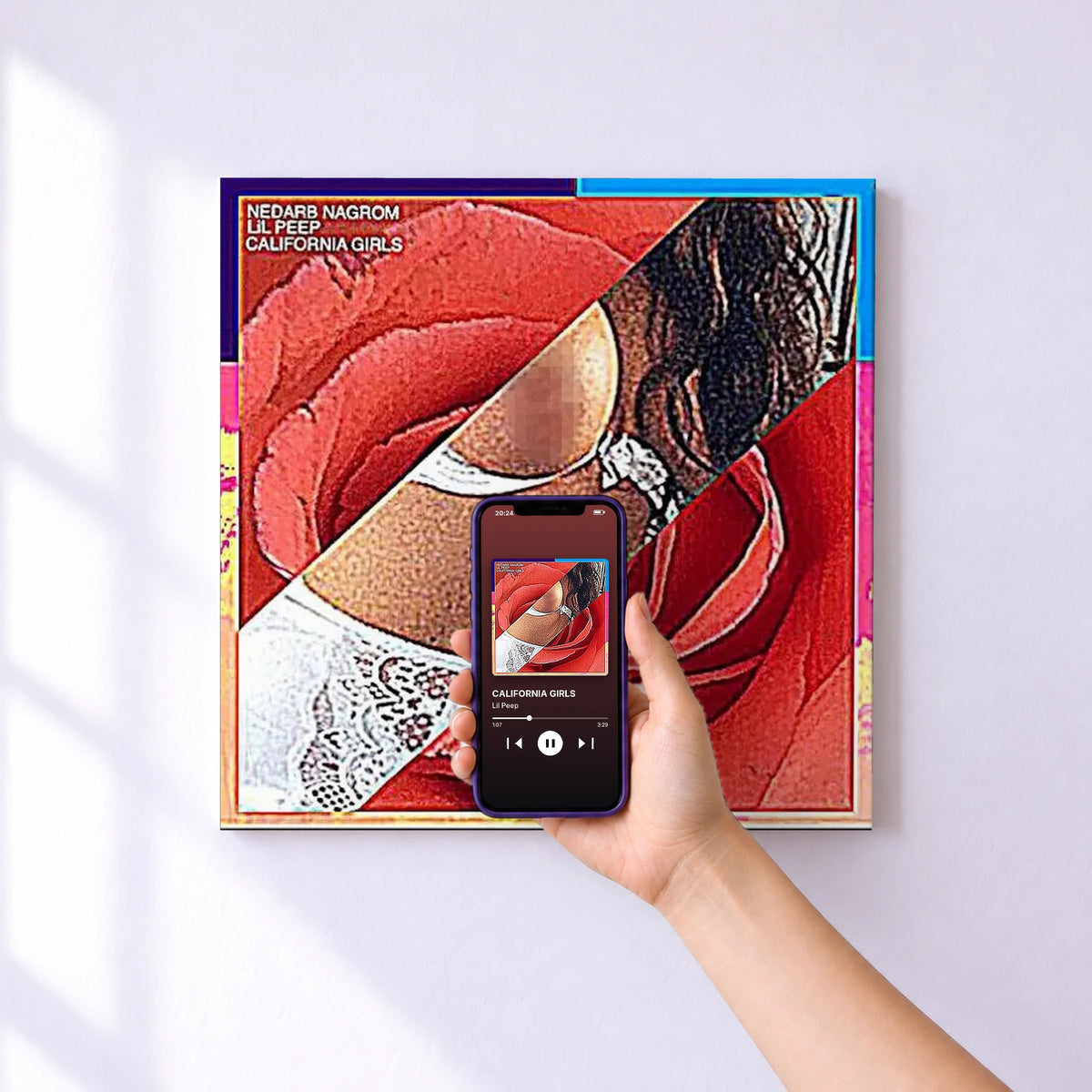 Affiche connectée CALIFORNIA GIRLS de Lil Peep au mur : l'album se lance en approchant le téléphone