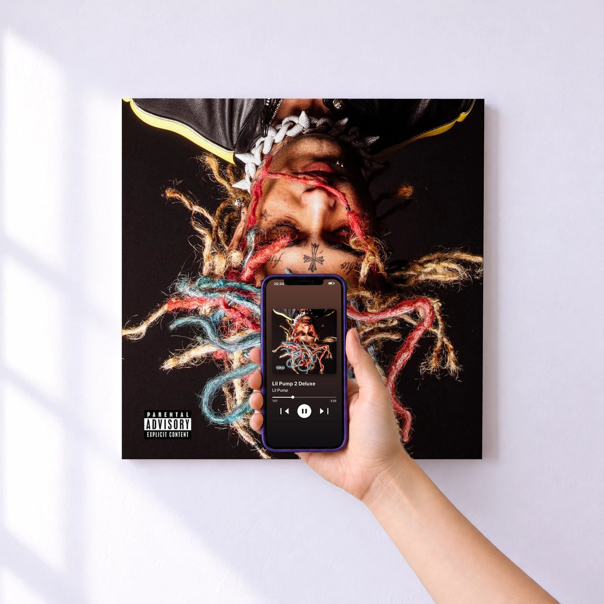 Affiche connectée Lil Pump 2 Deluxe de Lil Pump au mur : l'album se lance en approchant le téléphone
