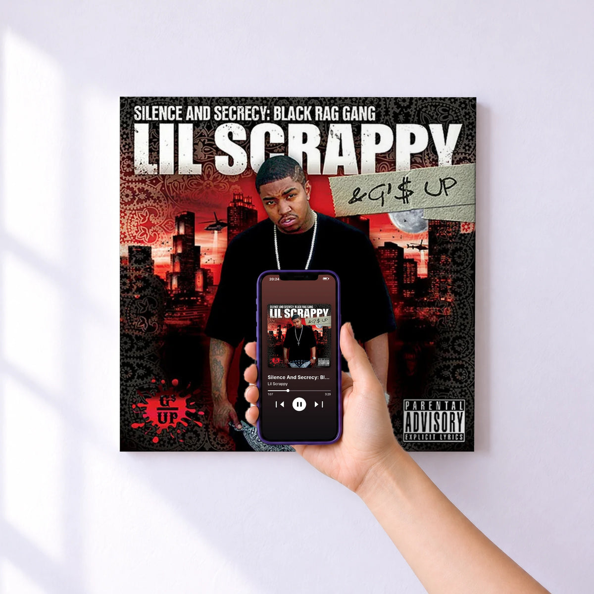 Affiche connectée Silence And Secrecy: Black Rag Gang de Lil Scrappy au mur : l'album se lance en approchant le téléphone
