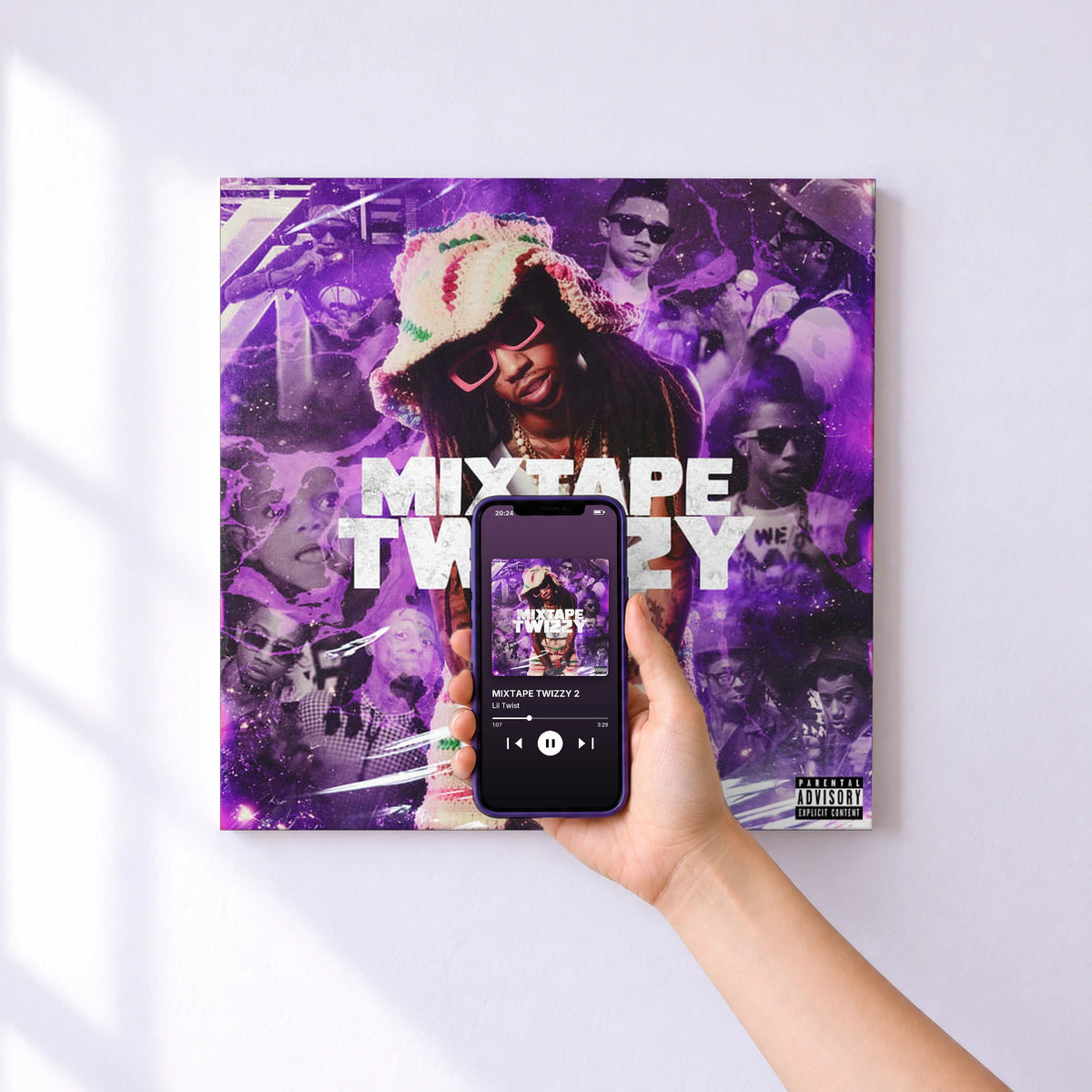 Affiche connectée MIXTAPE TWIZZY 2 de Lil Twist au mur : l'album se lance en approchant le téléphone
