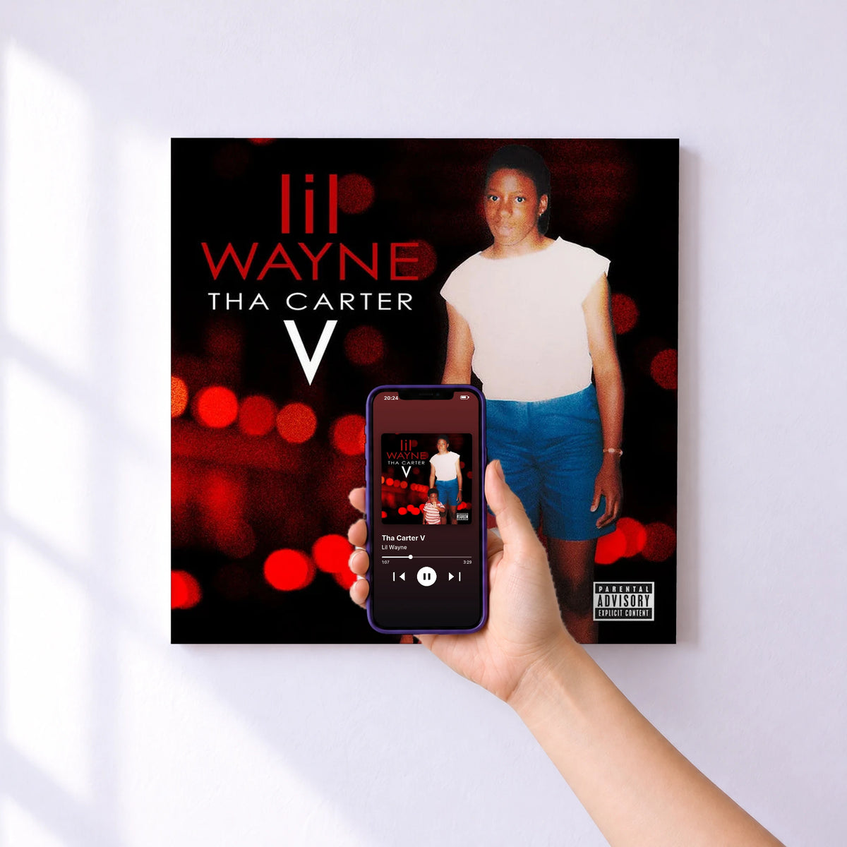 Affiche connectée Tha Carter V de Lil Wayne au mur : l'album se lance en approchant le téléphone