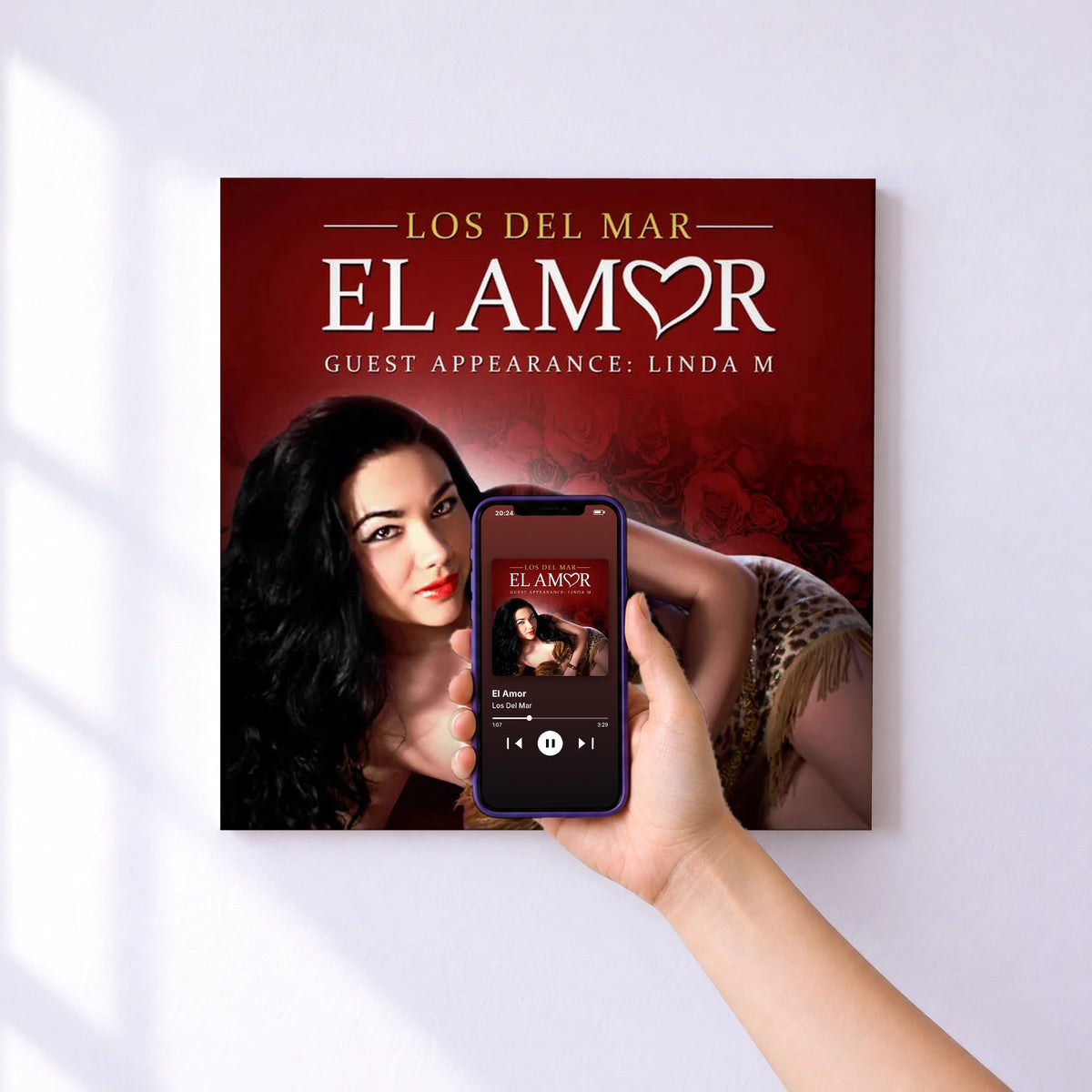 Affiche connectée El Amor de Los Del Mar au mur : l'album se lance en approchant le téléphone