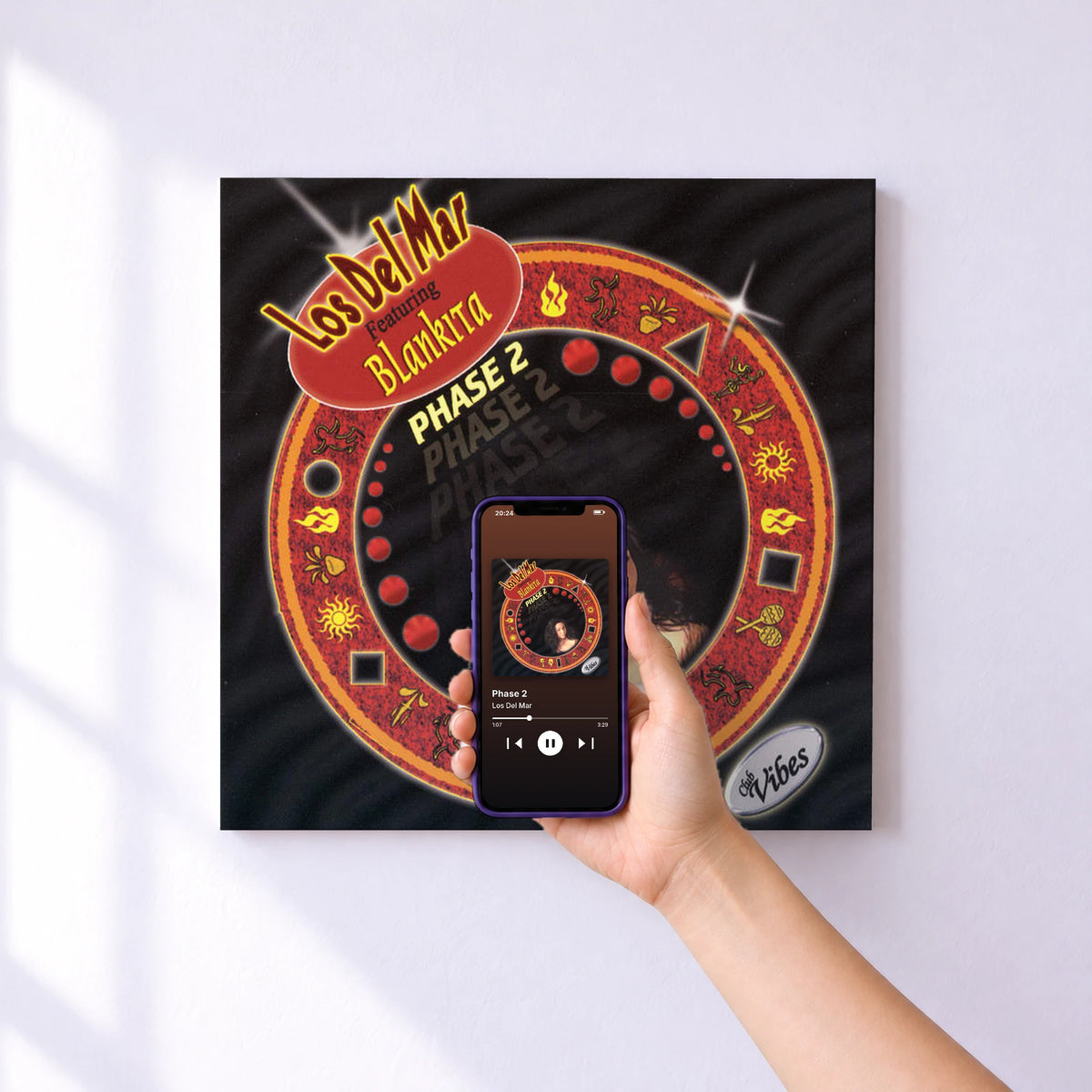 Affiche connectée Phase 2 de Los Del Mar au mur : l'album se lance en approchant le téléphone