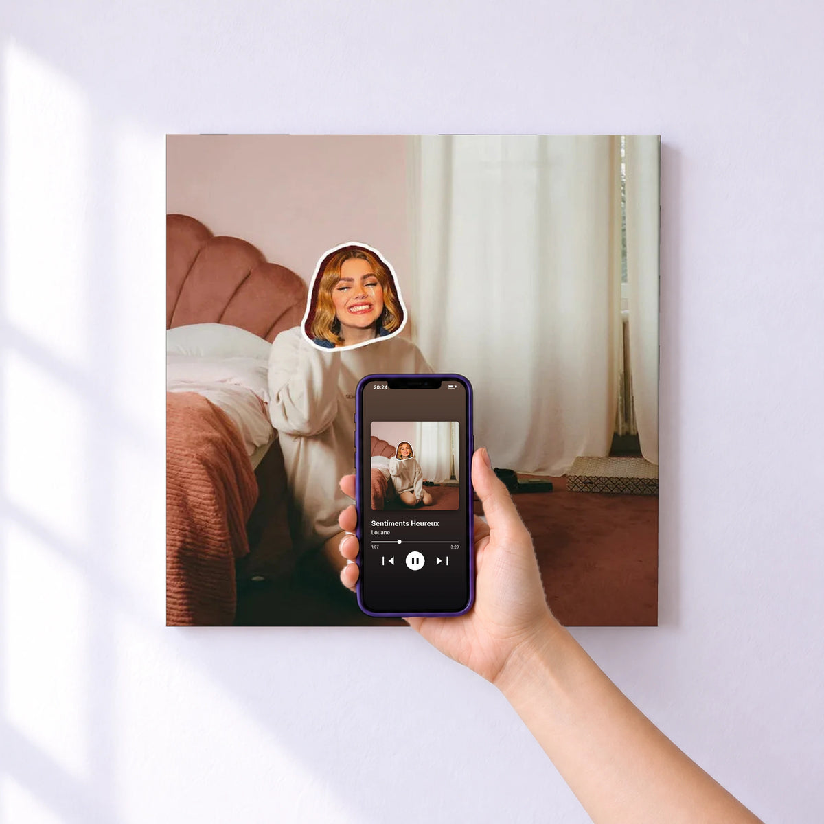 Affiche connectée Sentiments Heureux de Louane au mur : l'album se lance en approchant le téléphone